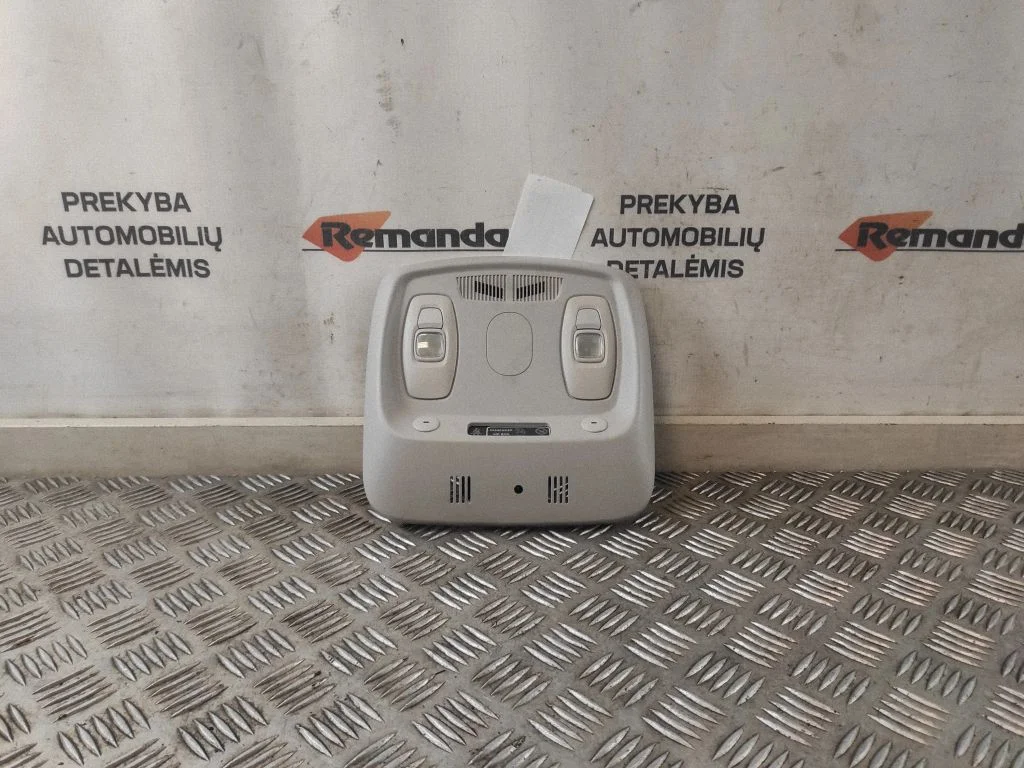 Esiistmete valgustustuli 4M5425RCA