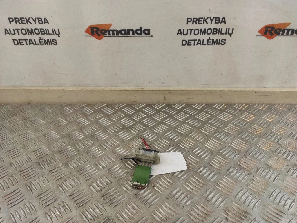 Krāsniņas ventilatora rezistors (reostats) – priekšējā