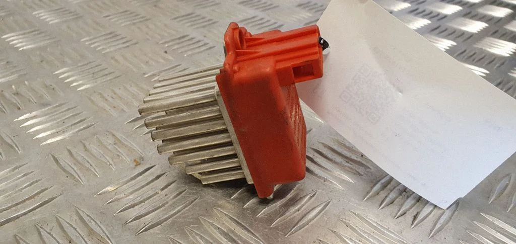 Heater blower motor/fan resistor 1J0907521