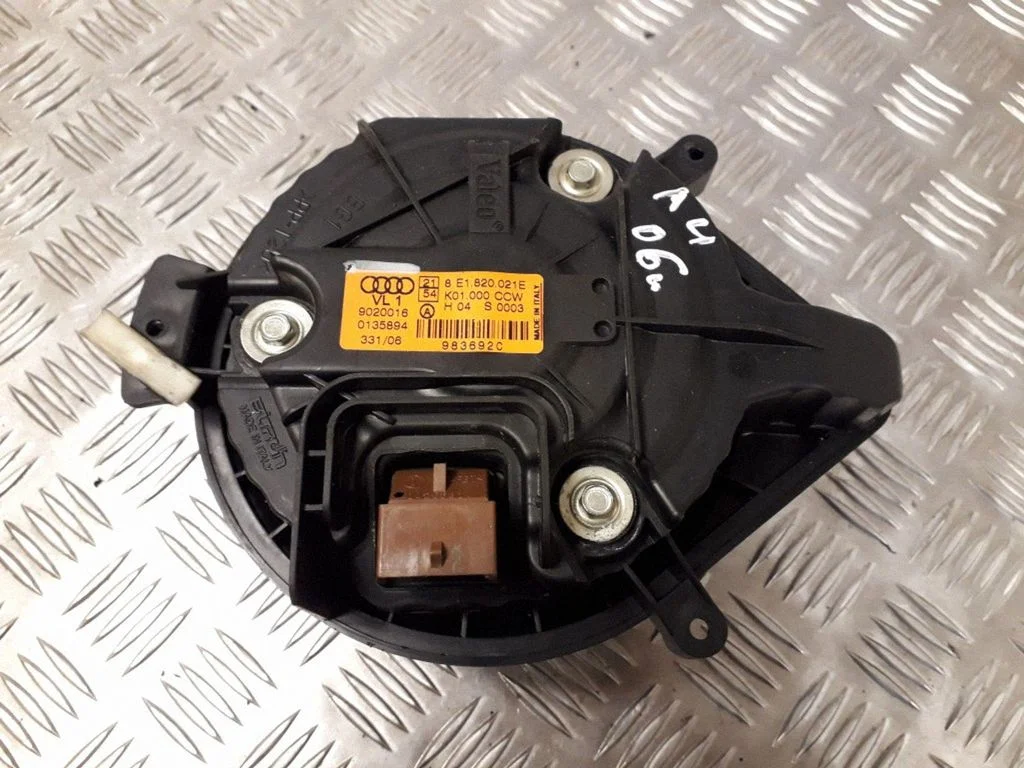 Krāsniņas ventilators/pūtējs 8E1820021E