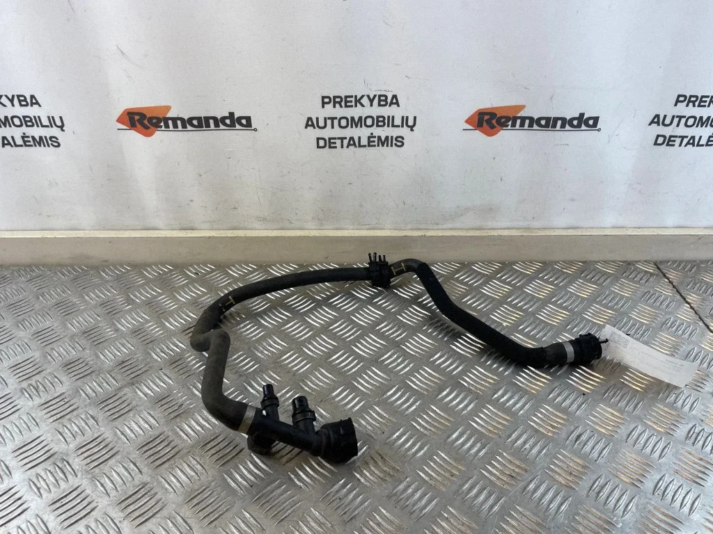 Przewody układu chłodzenia silnika 8514057