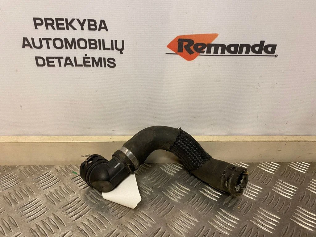 Engine coolant pipe/hose