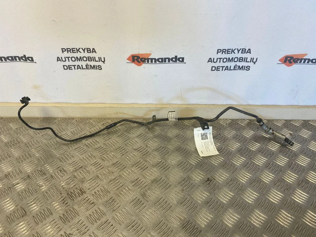Engine coolant pipe/hose