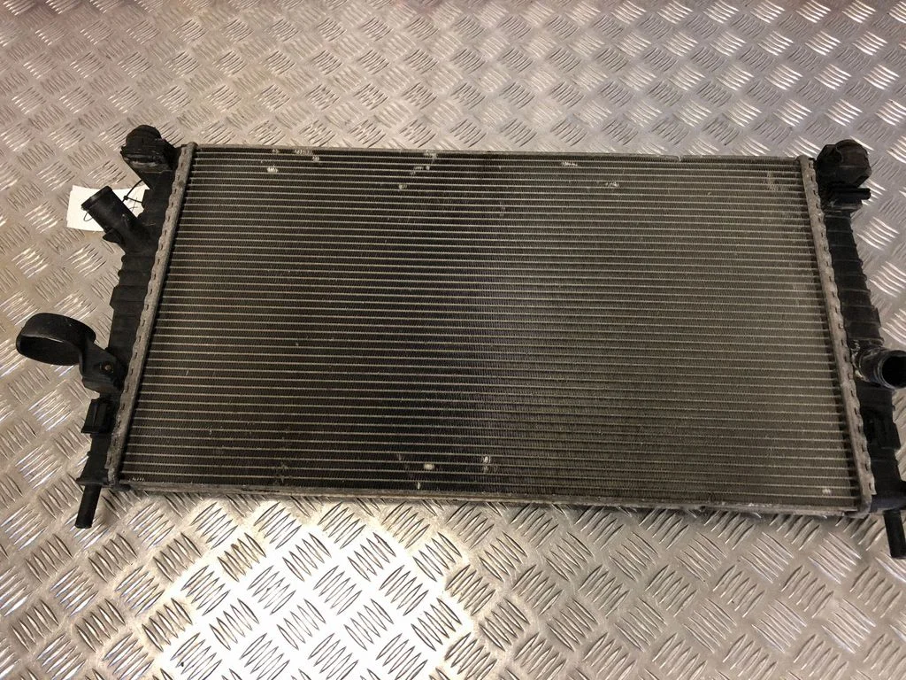 Dzesēšanas šķidruma radiators 3M5H8005TL