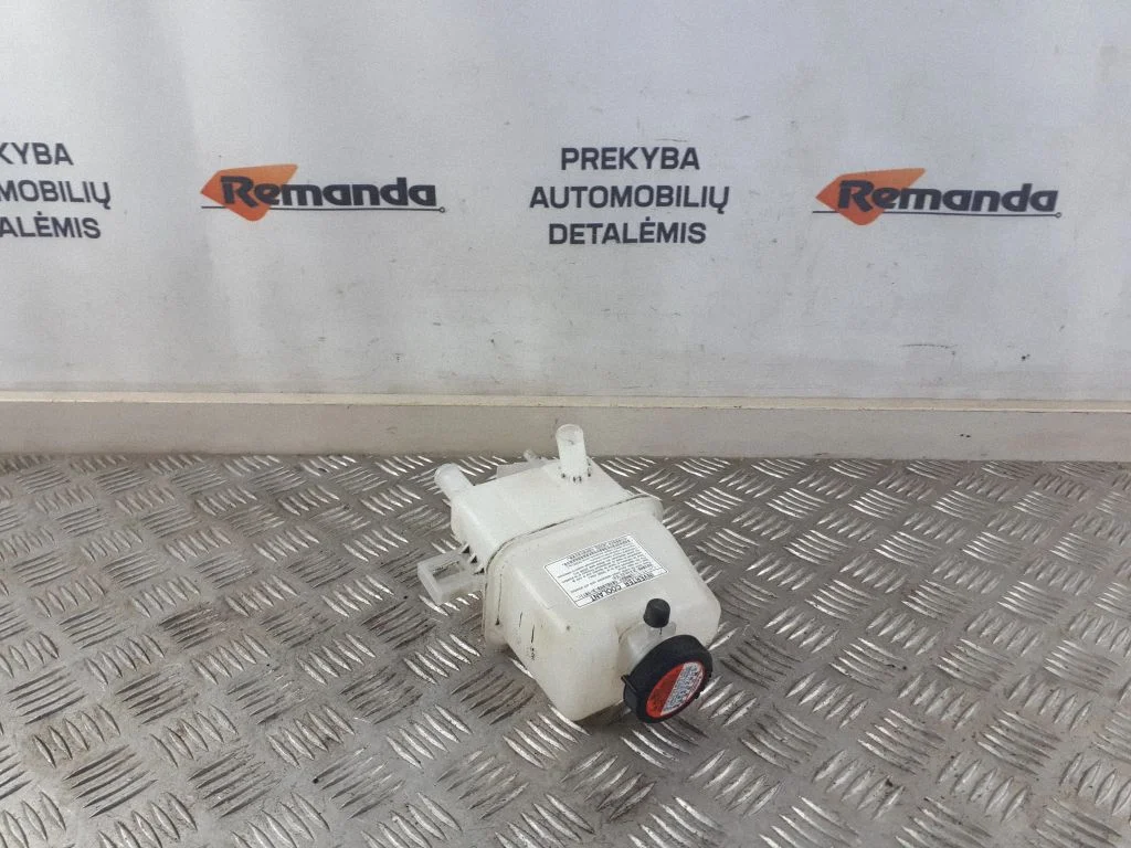 Dzesēšanas šķidruma izplešanās tvertne