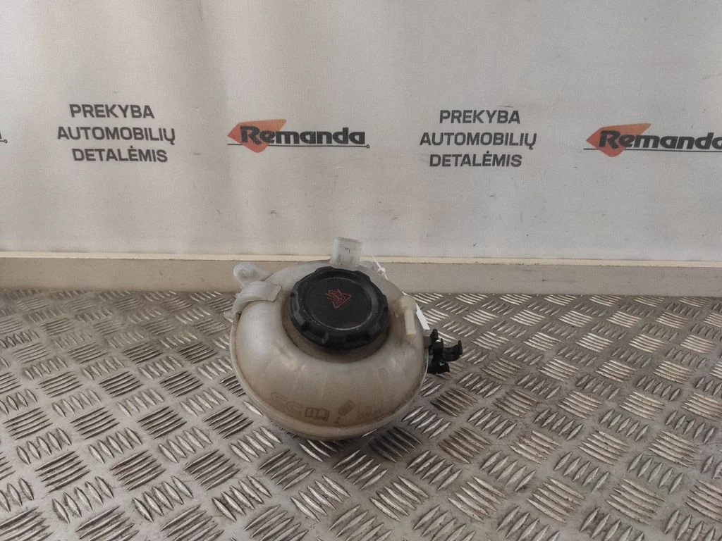 Coolant expansion tank/reservoir 3Q0121407C