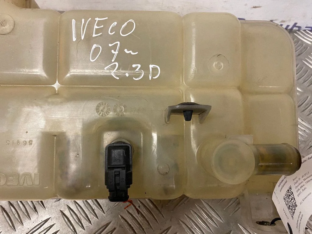 Coolant expansion tank/reservoir