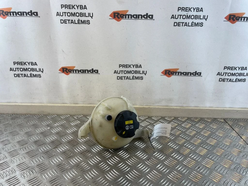 Zbiorniczek wyrównawczy płynu chłodniczego 8610654