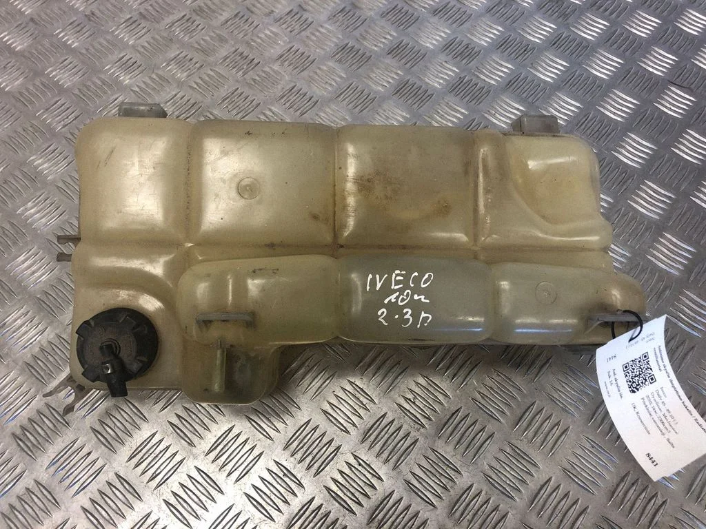 Coolant expansion tank/reservoir
