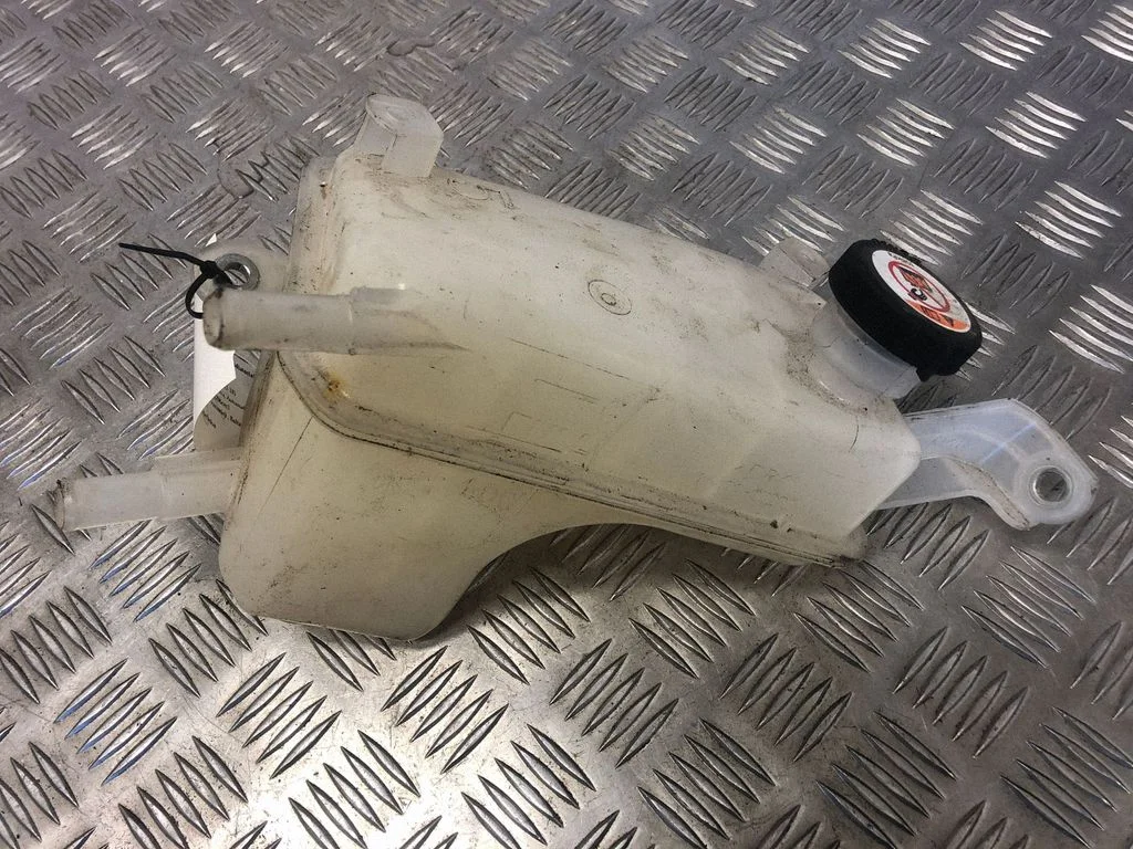 Zbiorniczek wyrównawczy płynu chłodniczego – Toyota Prius+ (ZVW40) (2011-2018)