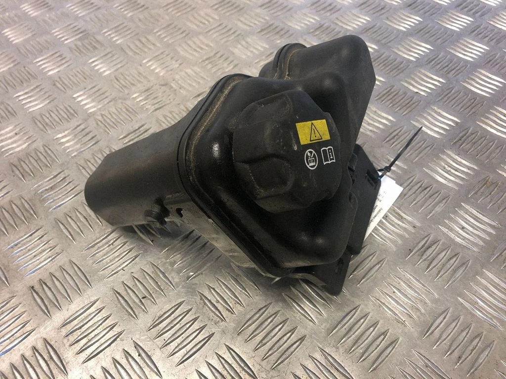 Coolant expansion tank/reservoir 8617048