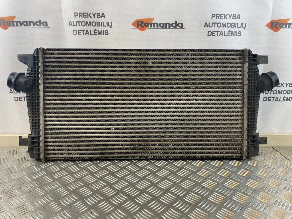 Vahejahuti radiaator 13267647