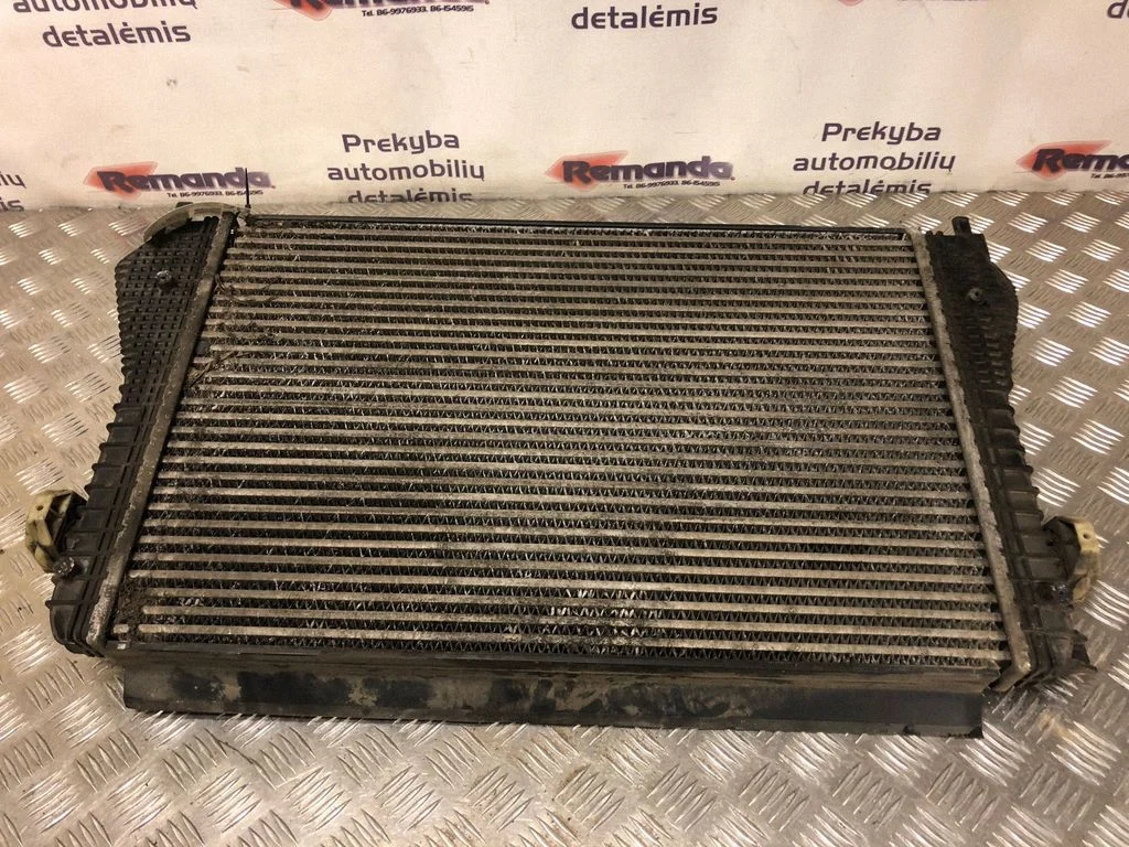 Starpdzesētāja (interkūlera) radiators 3C0145805AM