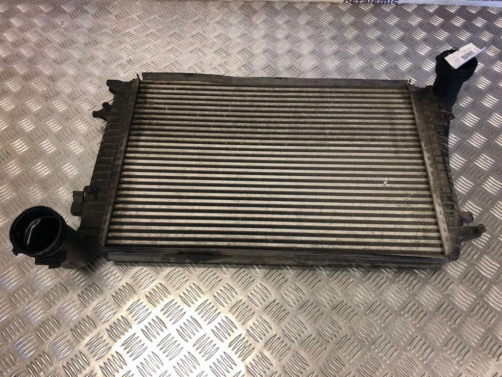 Starpdzesētāja (interkūlera) radiators 1K0145803Q