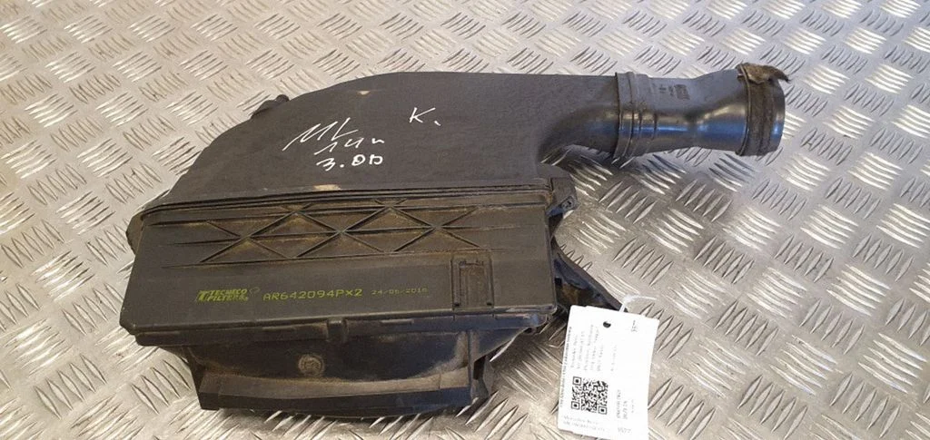 Air filter box A6420904401