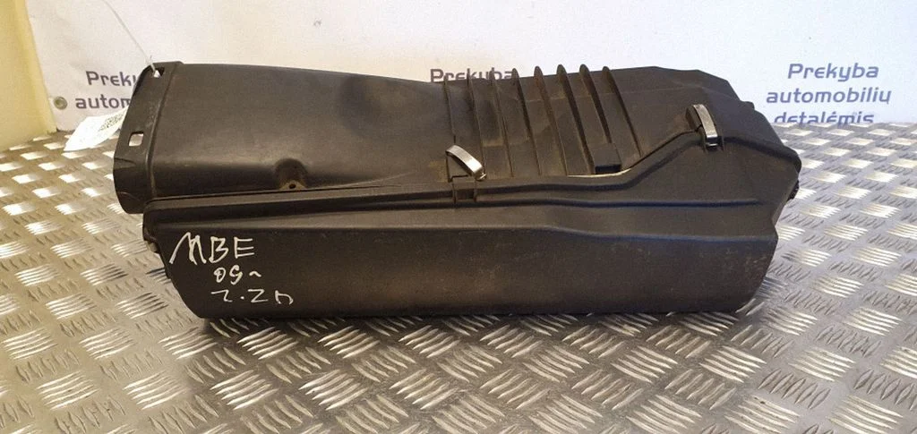 Air filter box A6460902101
