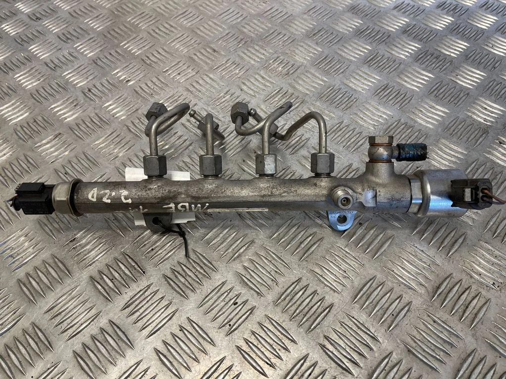 Fuel main line pipe R9144Z240A