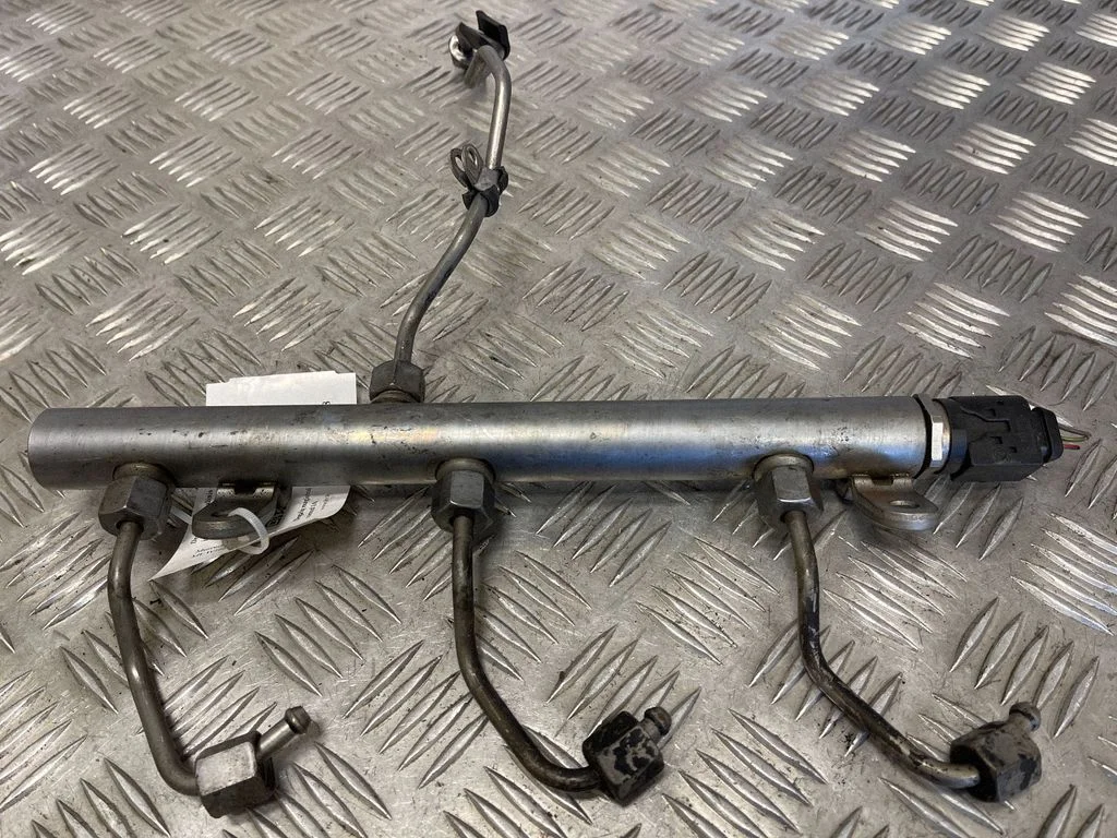 Kütuse magistraaltoru A6420703095001
