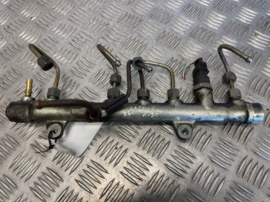 Fuel main line pipe – Renault Laguna II (2001-2007)