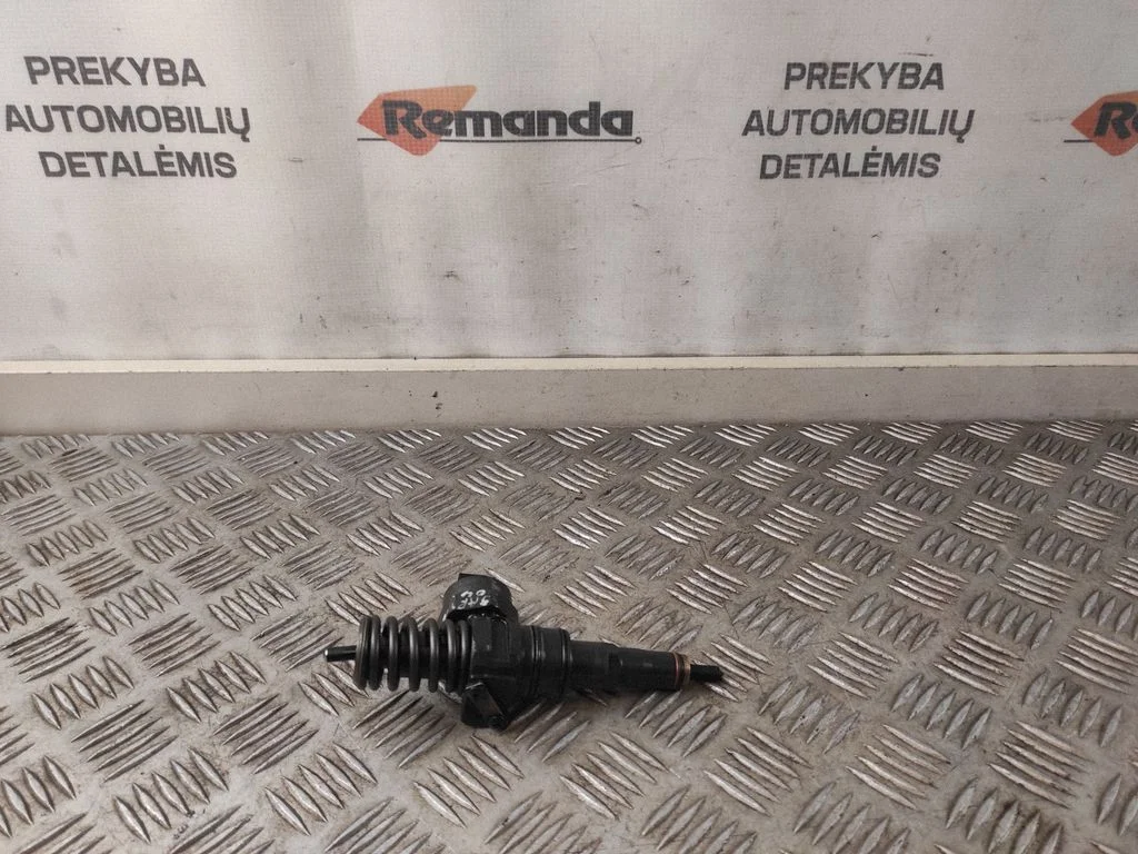 Sprausla (-as) (inžektors (-i)) 038130073AC