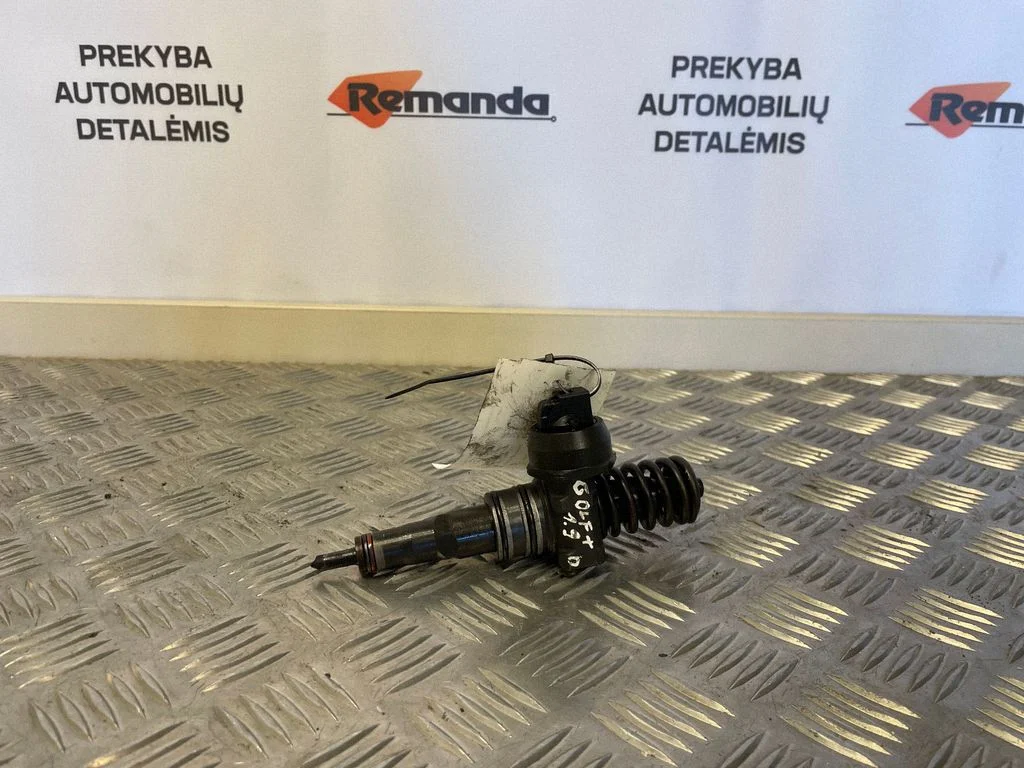 Sprausla (-as) (inžektors (-i)) 038130073BN
