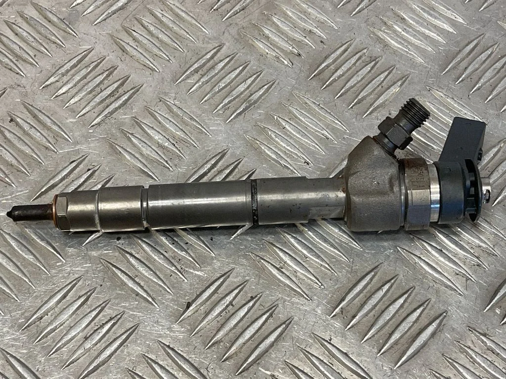 Fuel injector A6400790787