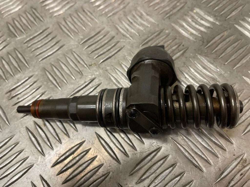 Fuel injector 038130073BN