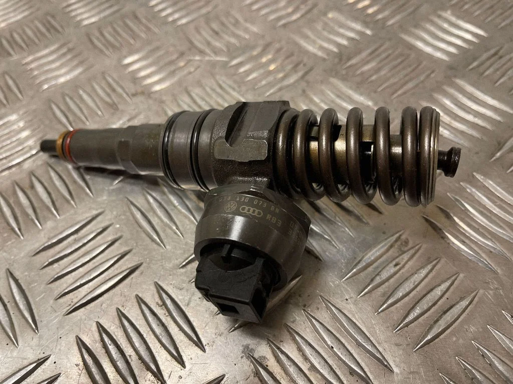 Fuel injector 038130073BN