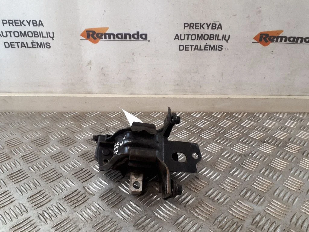 Engine mount bracket – front left