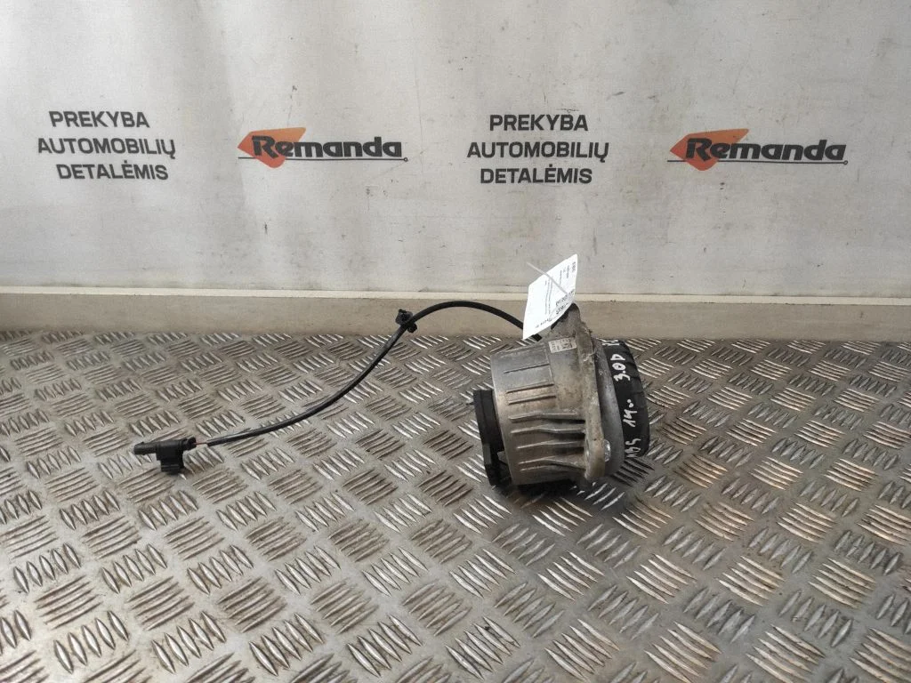 Engine mount bracket A2222407517