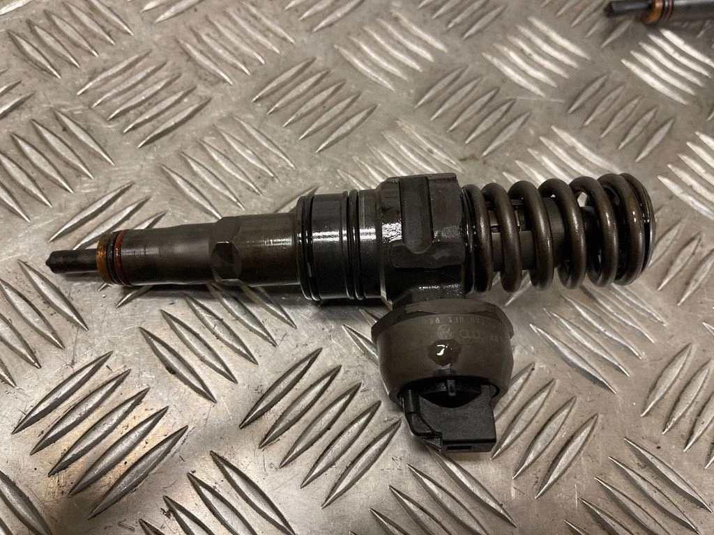 Fuel injector 038130073AG
