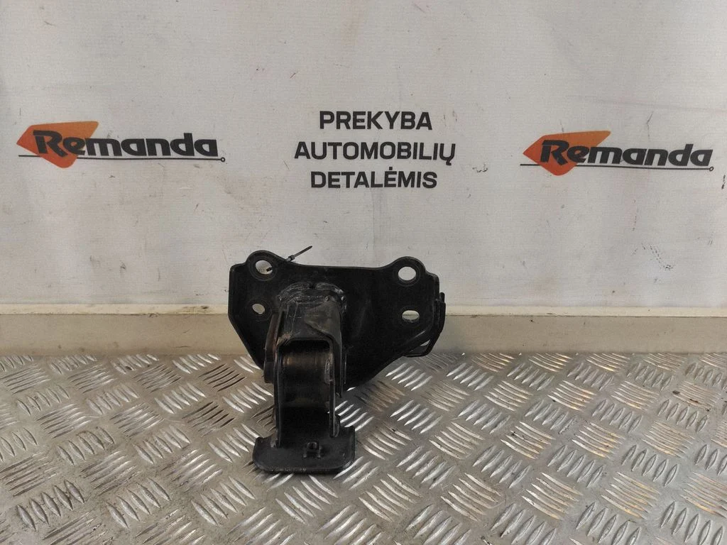 Engine mount bracket – front left