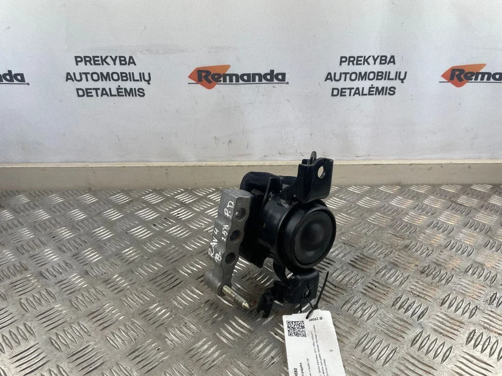 Engine mount bracket – front right