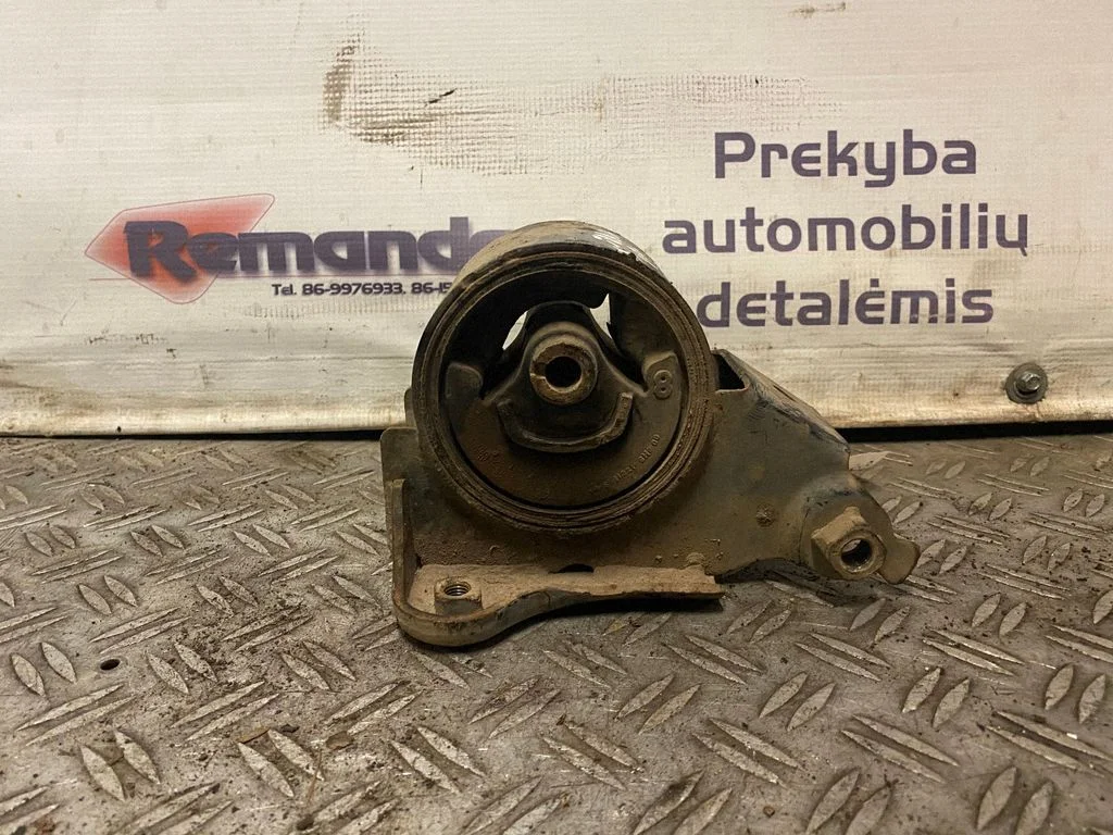 Engine mount bracket