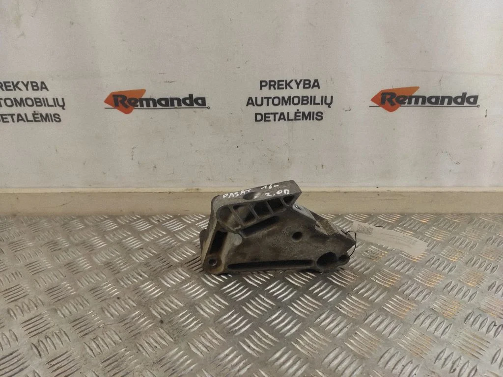 Engine mounting bracket 04L199207