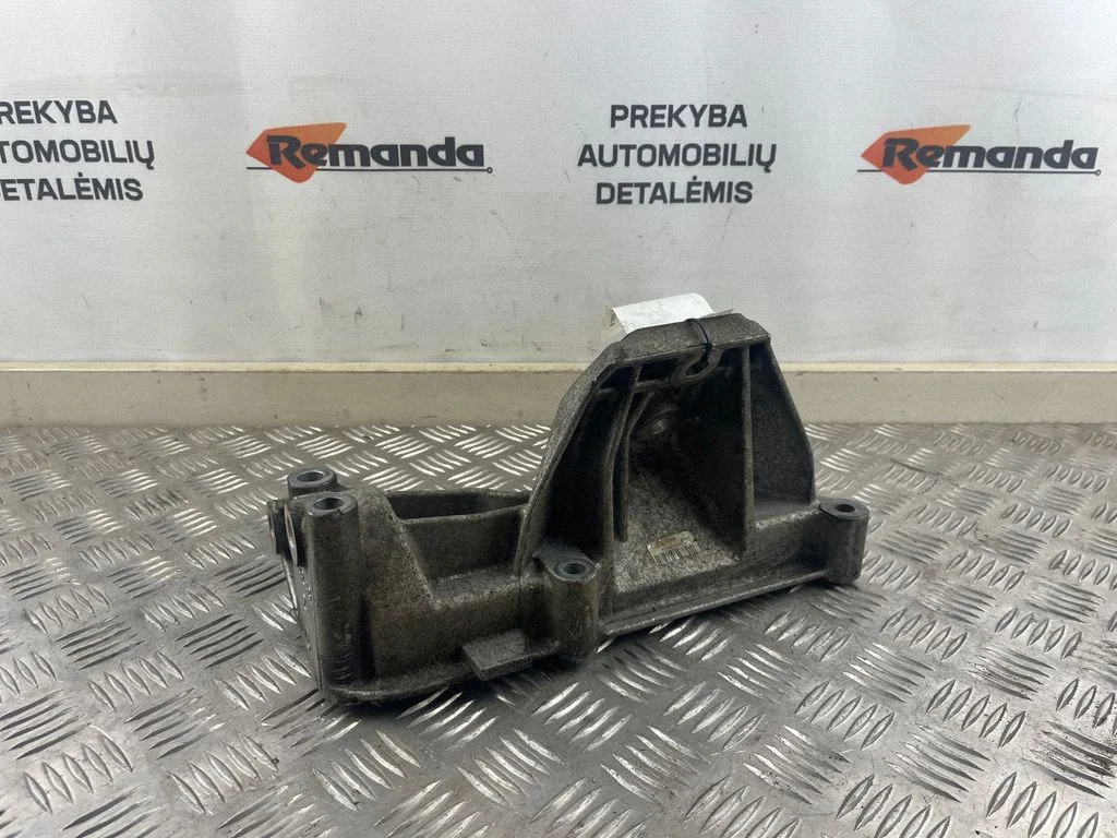 Variklio tvirtinimo kronšteinas
