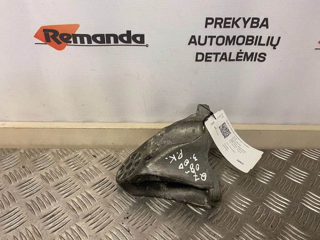 Dzinēja stiprinājuma kronšteins 7L6199307A