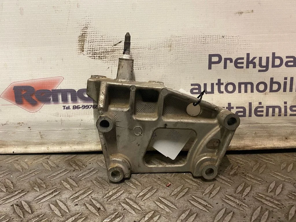 Variklio tvirtinimo kronšteinas