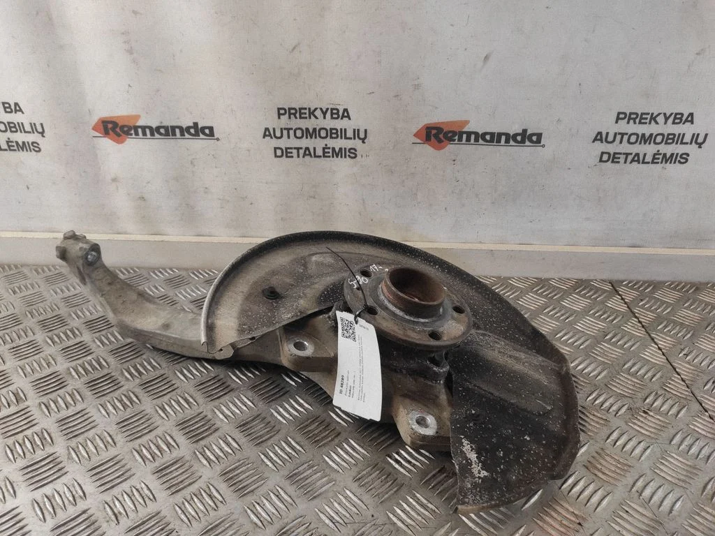 Front wheel hub spindle knuckle 31476611