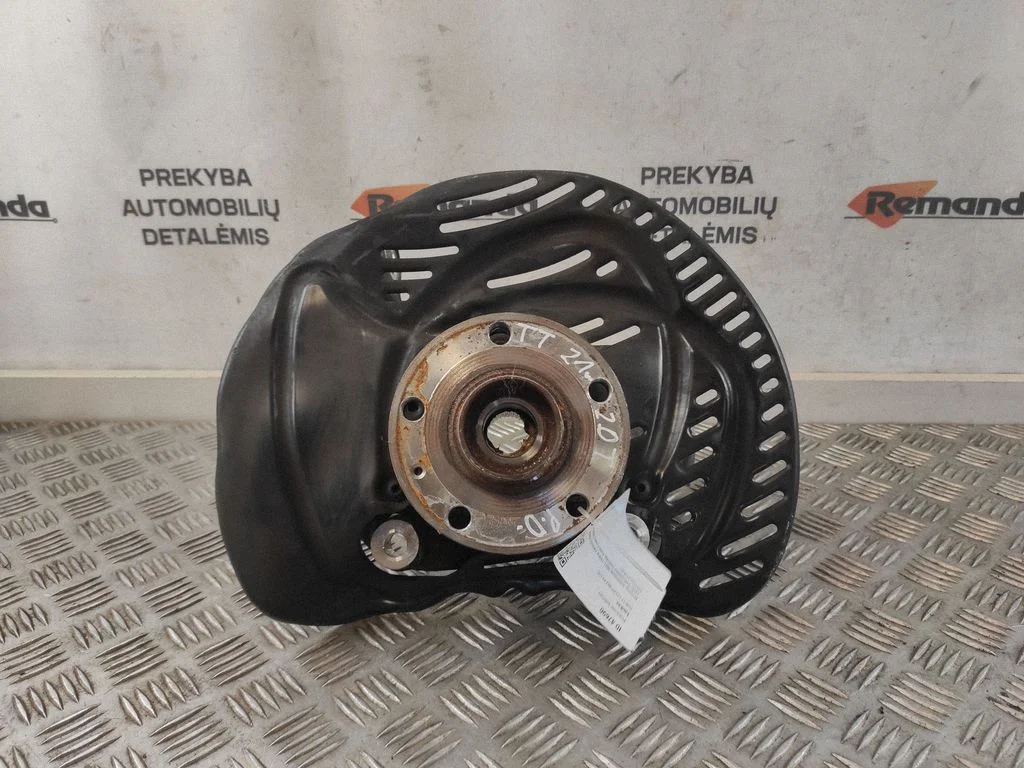 Priekšējais rumbas turētājs (šarnīra dakša) 8S0407254F
