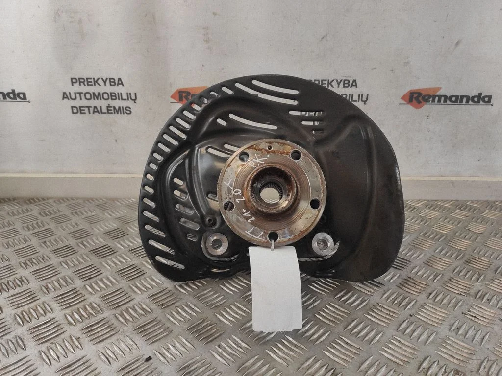 Priekšējais rumbas turētājs (šarnīra dakša) 8S0407253F