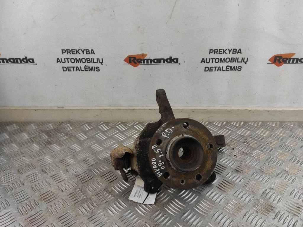Front wheel hub spindle knuckle – front right