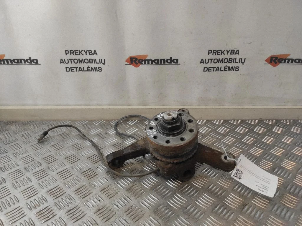 Front wheel hub – front left