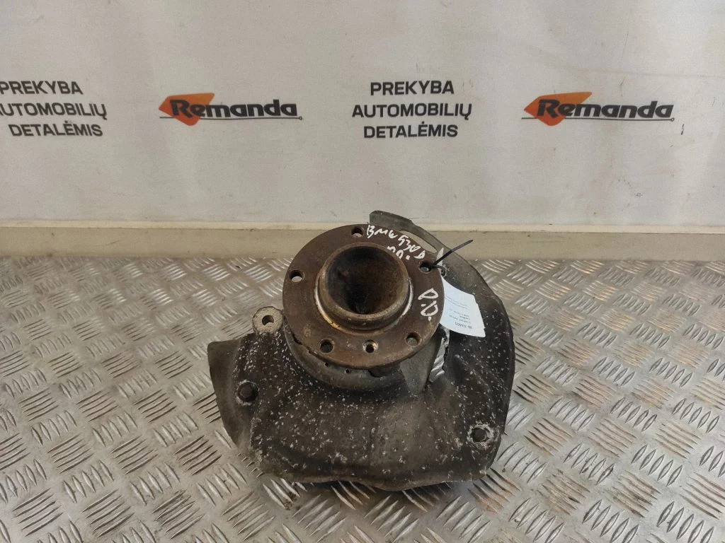 Front wheel hub – front right