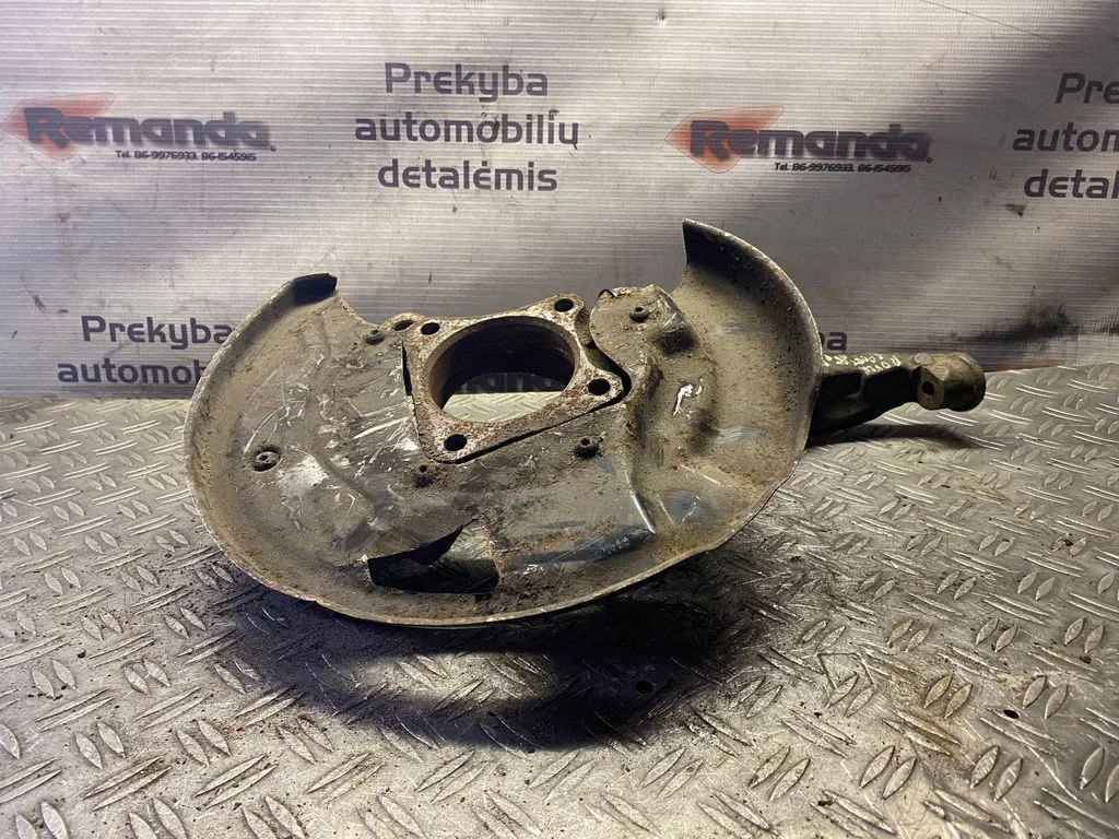 Front wheel hub – front right