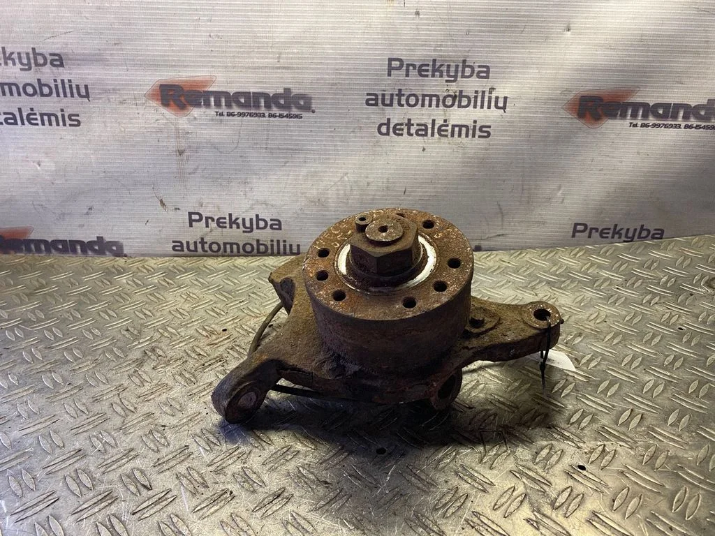 Front wheel hub – front left