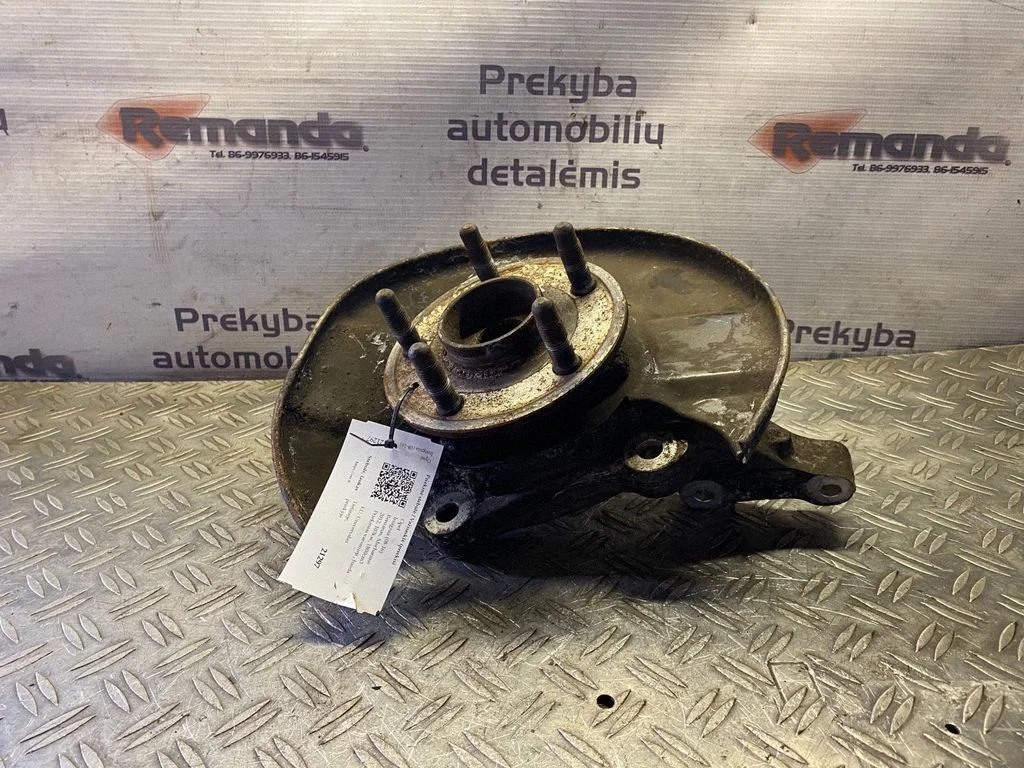 Front wheel hub – front right