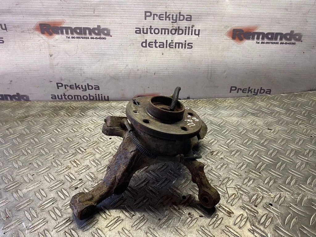 Front wheel hub – front right