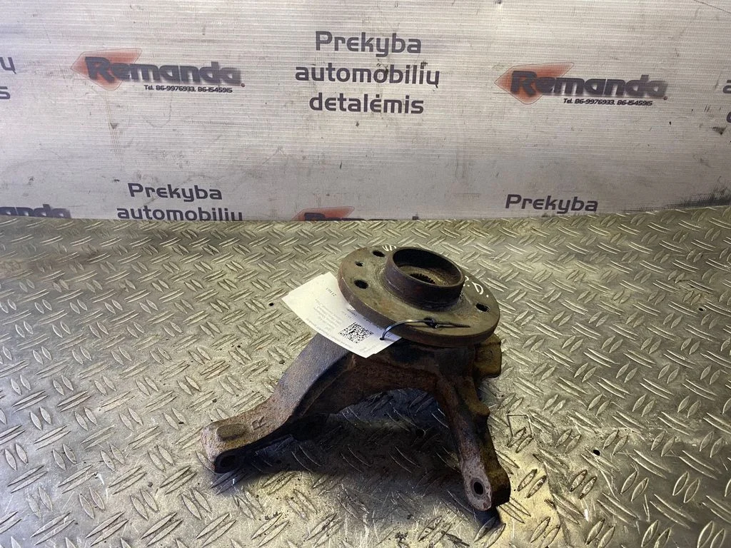 Front wheel hub – front right