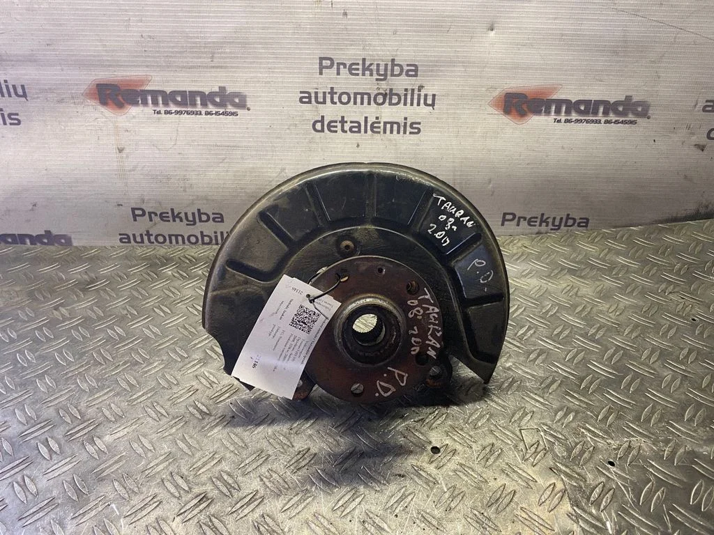 Front wheel hub – front right